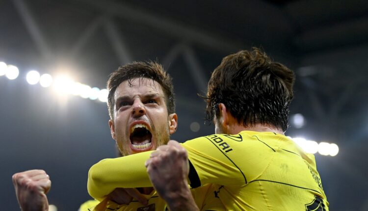 César Azpilicueta celebra un gol con el Chelsea