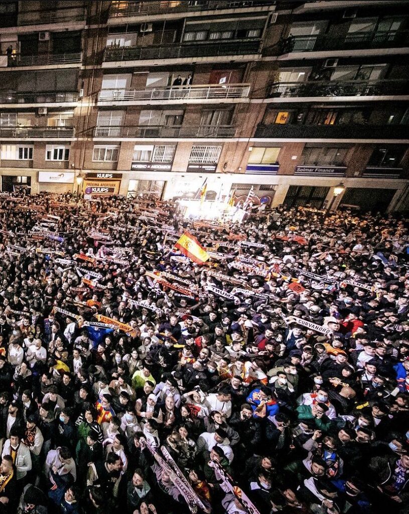 Afición del Valencia celebra el pase a la final de Copa