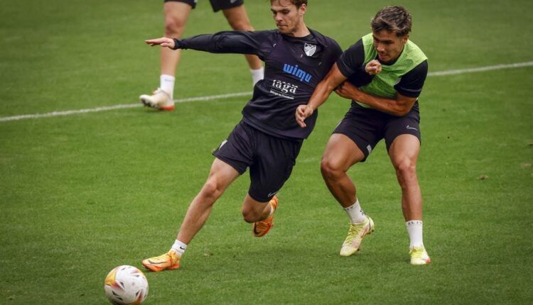 Aleix Febas con Kevin en un entrenamiento del Málaga