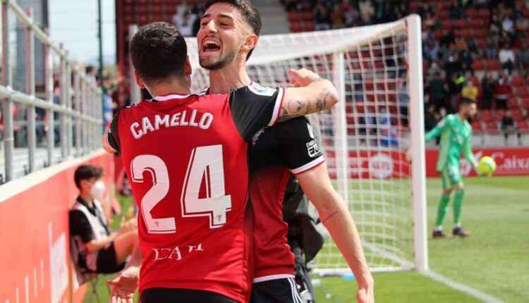 Sergio Camello y Alejandro Marques con el Mirandés