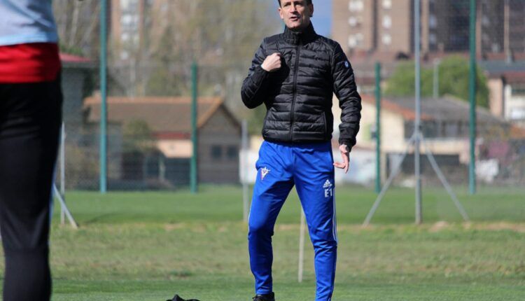 Joseba Etxebarría en un entrenamiento con el CD Mirandés