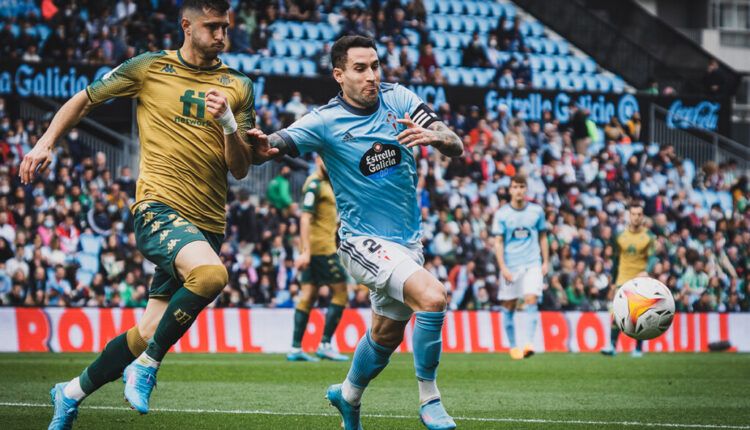 Hugo Mallo en un partido frente al Betis