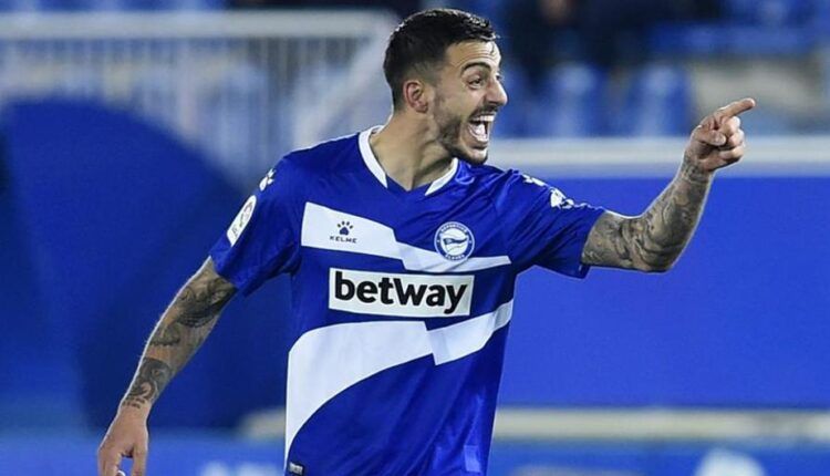 Joselu celebra un gol con el Alavés