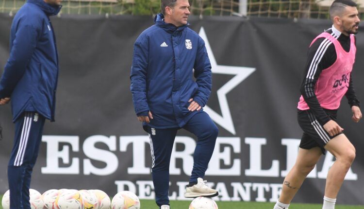 Luis Carrión en un entrenamiento con el Cartagena