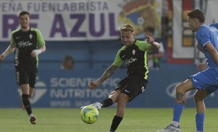 Fran Villalba en un partido frente al Fuenlabrada