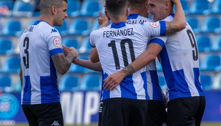 Jugadores del Hércules celebran un gol