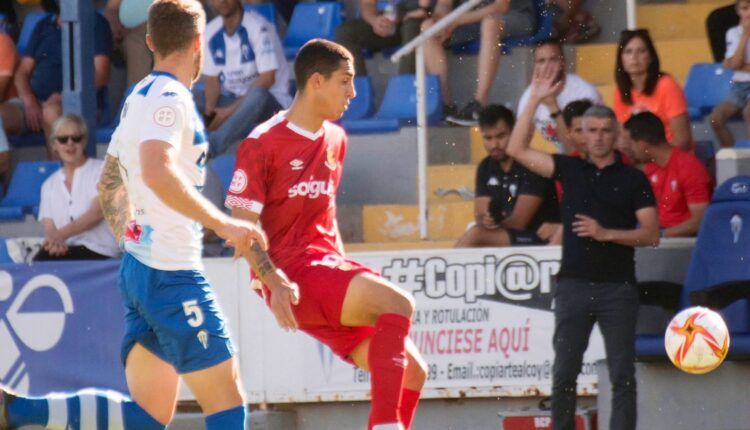 Pablo Fernández espera un balón | Foto: @NASTICTARRAGONA