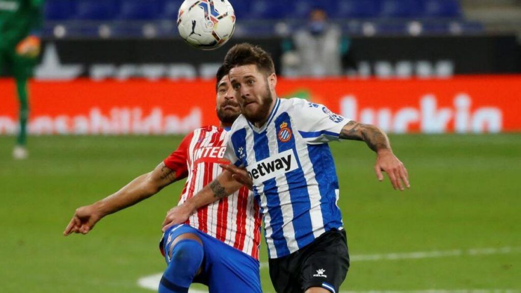 Miguelón en un partido contra el Sporting