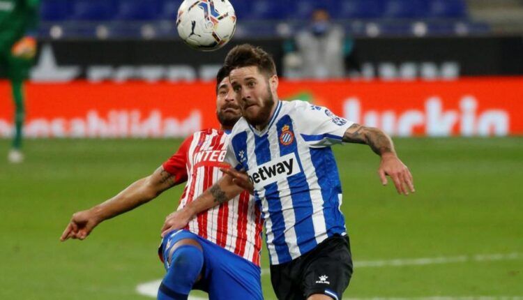 Miguelón en un partido contra el Sporting