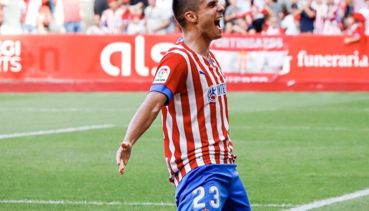 Djuka celebrando un gol con el Real Sporting