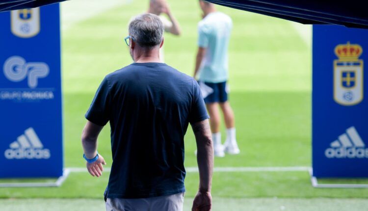 Jon Pérez Bolo, saliendo al campo | Foto: @RealOviedo