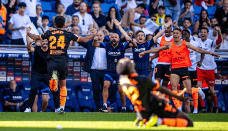 Los che celebrando un gol de Eray Cömert en Cornellà