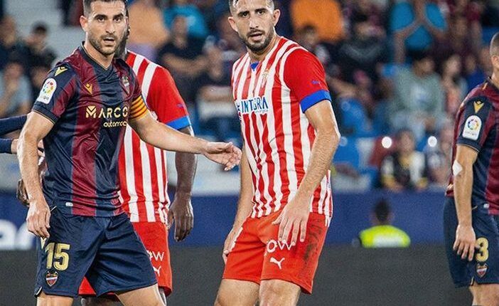 Izquierdoz y Sergio Postigo en un Levante-Sporting