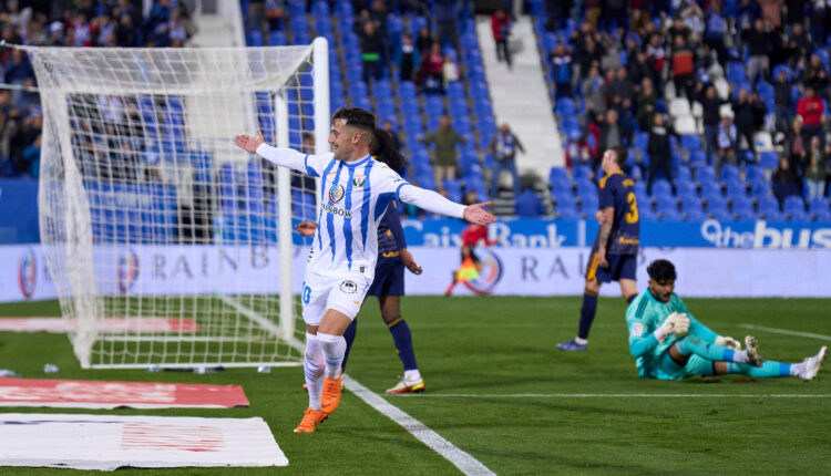 José Arnáiz celebra un gol con el Leganés