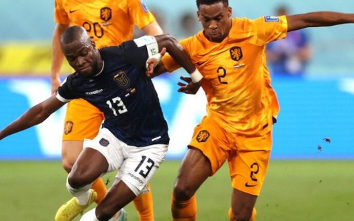 Enner Valencia con Timber en el Países Bajos - Ecuador