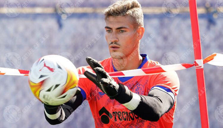 Diego Conde en un entrenamiento con el Getafe