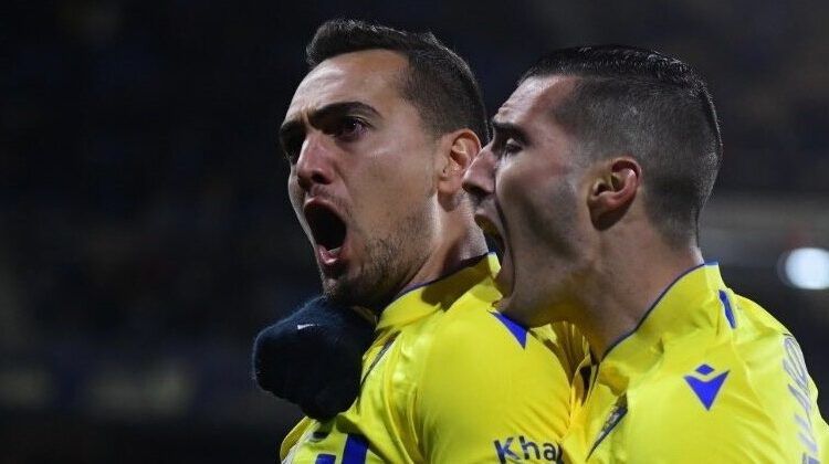 Gonzalo Escalante celebra su gol. | Foto: @Cadiz_CF