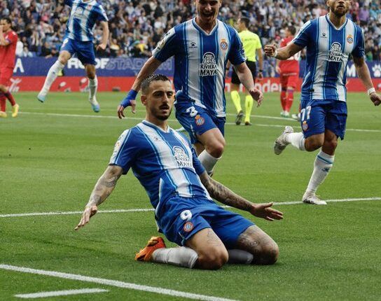 Joselu celebra gol