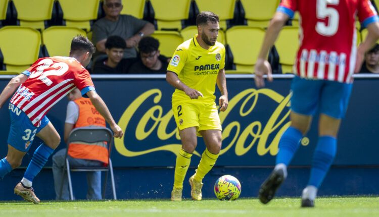 Miguel Ángel Leal en un partido con el Villarreal 'B' frente al Sporting