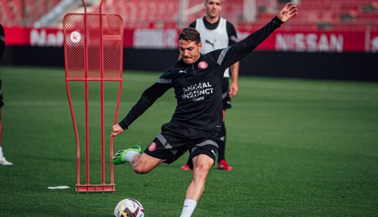 Manu Vallejo en un entrenamiento con el Girona