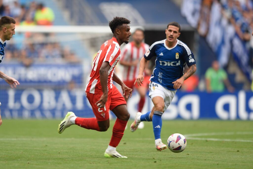 Las notas del Real Oviedo en el derbi: Solo un futbolista destaca por  encima del resto