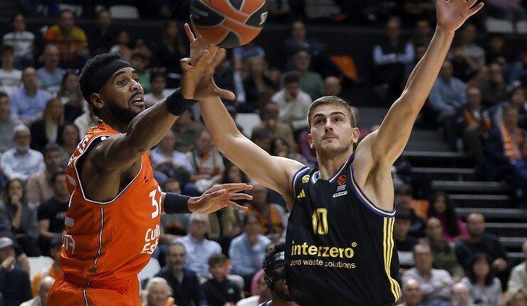 Brandon Davies brilló en el tramo final contra Alba Berlin. Fuente: M. A. Polo (VBC).