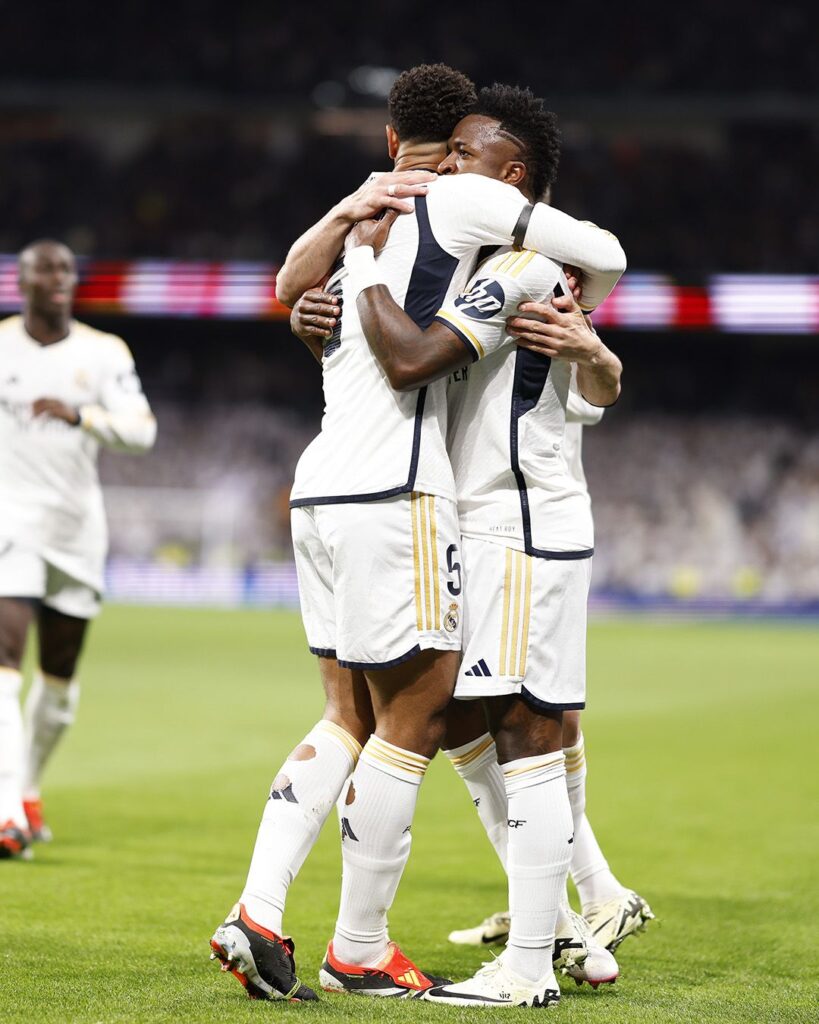 Bellingham y Vini celebran juntos en el encuentro frente al Girona. Foto: @realmadrid.