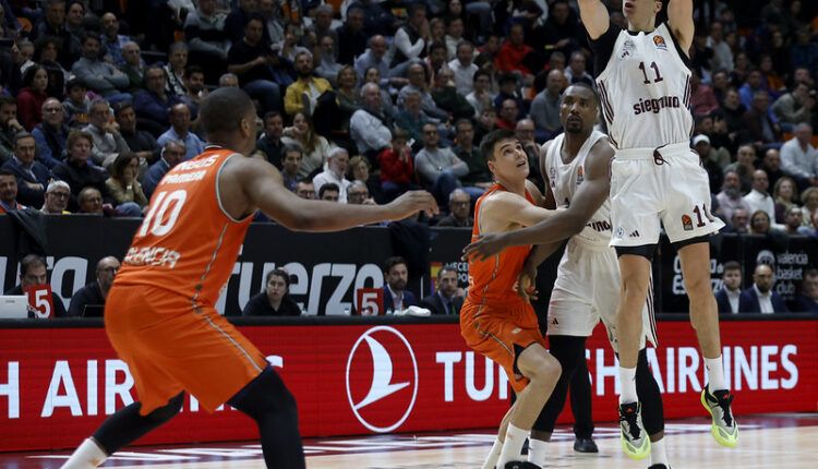 Vladimir Lucir en su intento fallido de ganar a Valencia Basket. Fuente: M.A. Polo (VBC).