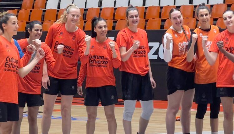 El equipo posando tras el entrenamiento