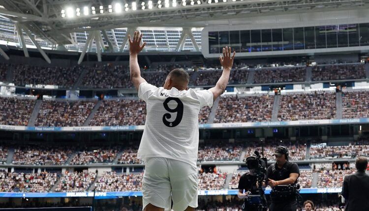 Kylian Mbappé en su presentación en el Santiago Bernabéu. Foto: @realmadrid.