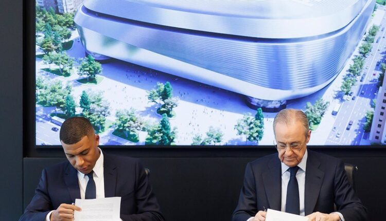 Kylian Mbappé firma su contrato con el Real Madrid. Foto: @realmadrid.