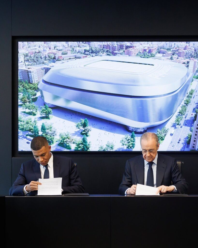 Kylian Mbappé firma su contrato con el Real Madrid. Foto: @realmadrid.