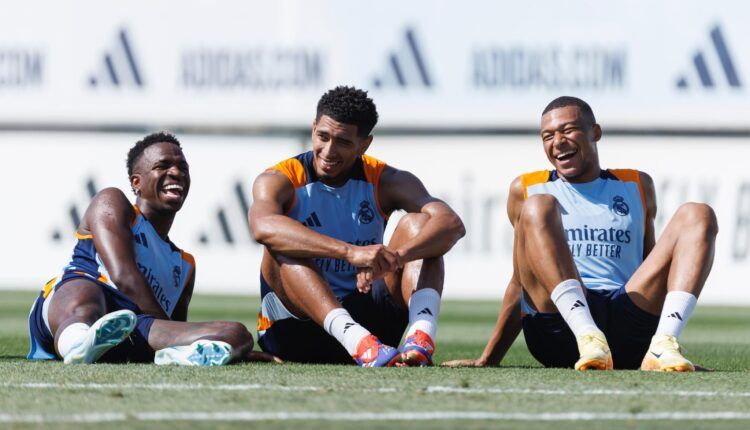 Vinicius, Mbappé y Bellingham disfrutan en un entrenamiento con el Real Madrid. Foto: @vinijr.