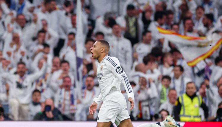 Mbappé celebra su tanto ante el Sevilla. Foto: @realmadrid.